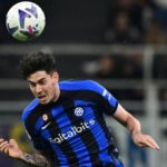 Dua Tim Premier League Intip Kemungkinan Bajak Bek Inter Milan
