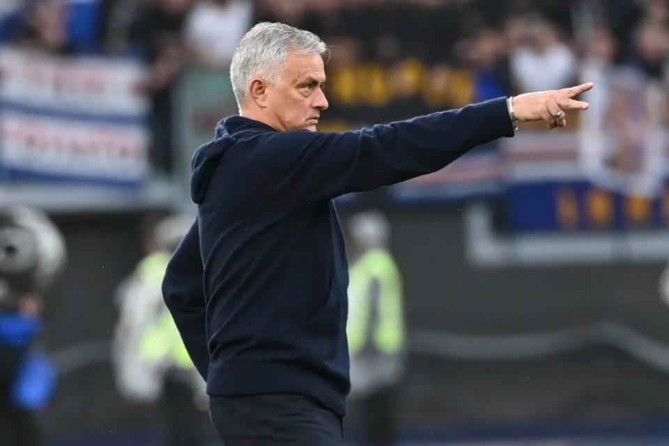 Jose Mourinho Banjir Pujian Usai Hentikan Chant Rasis ke Pelatih Sampdoria