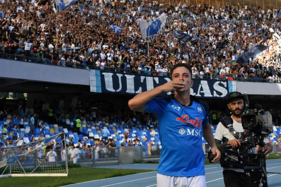 Untuk Kalahkan AC Milan, Napoli Harapkan Bantuan Suporter