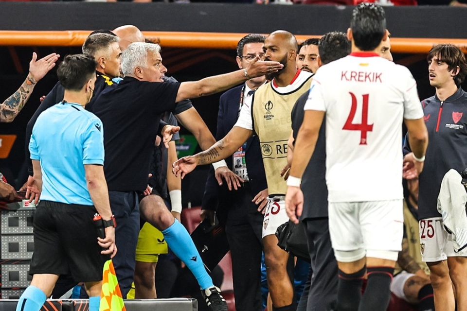 3 Kontroversi Wasit di Laga Sevilla vs AS Roma yang Berujung Mourinho Murka