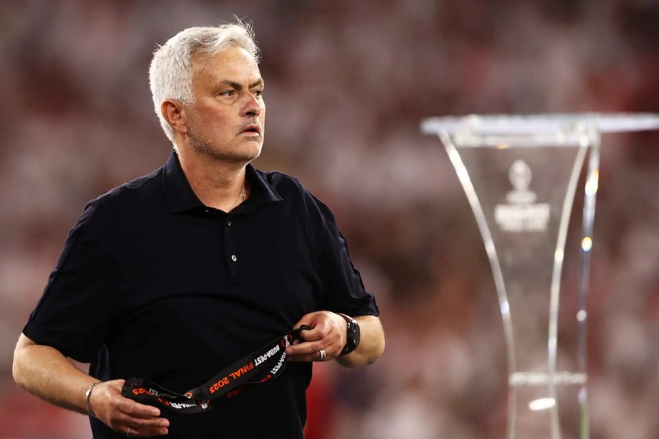 Apa Alasan Mourinho Buang Medali Runner-up Liga Europa