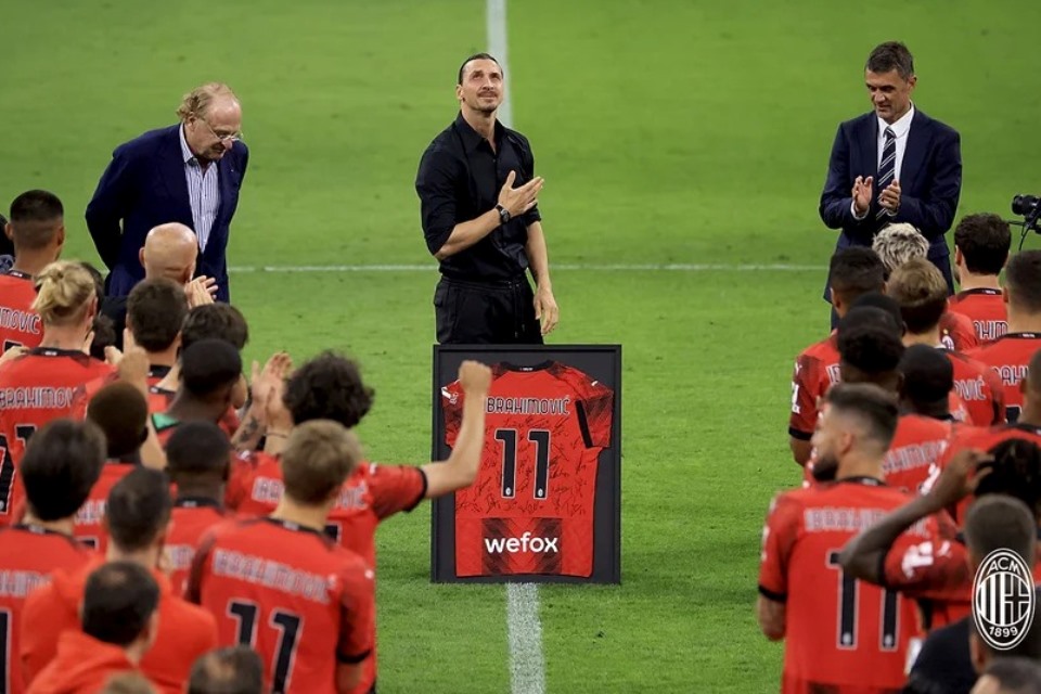 Berkaca-kaca, Zlatan Ibrahimovic Umumkan Pensiun dari Lapangan Hijau