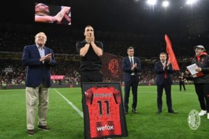 Garang Bak Singa, Ibrahimovic Malah Dibuat Menangis oleh Fans AC Milan
