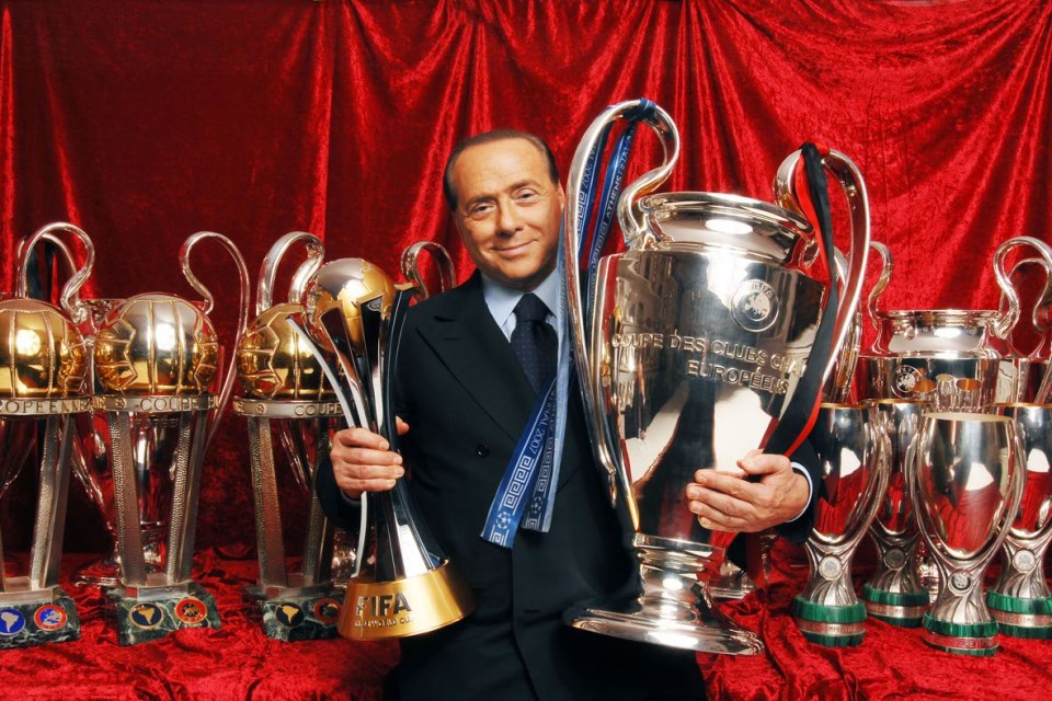 Mantan Presiden AC Milan Silvio Berlusconi tutup usia meninggal.