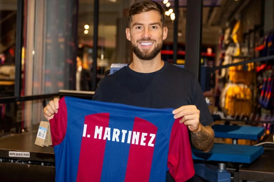 Barcelona Punya Sederet Bek Tengah Top, Inigo Martinez Tak Gentar