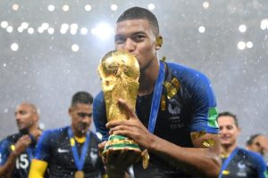 Giroud Nilai Rafael Leao Bisa Mencapai Level Kylian Mbappe