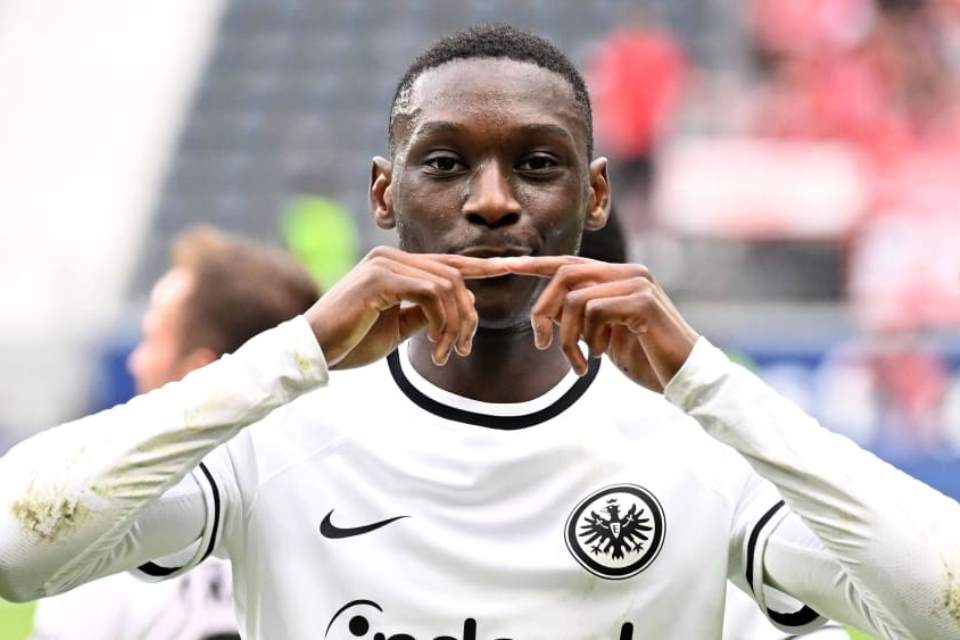 Eintracht Frankfurt Hambat Langkahnya ke PSG, Kolo Muani Akhirnya Buka Suara