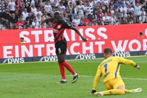 Petinggi Eintracht Frankfurt Tegaskan Tak Mau Lepas Kolo Muani