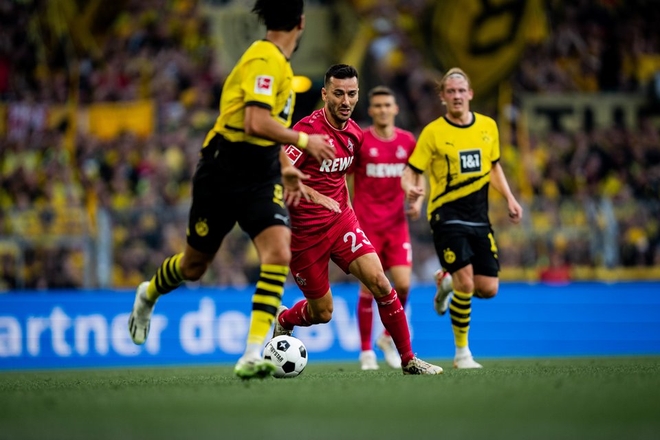Gol Telat Donyell Malen Pastikan Dortmund Rengkuh Tiga Angka Pertama di Bundesliga