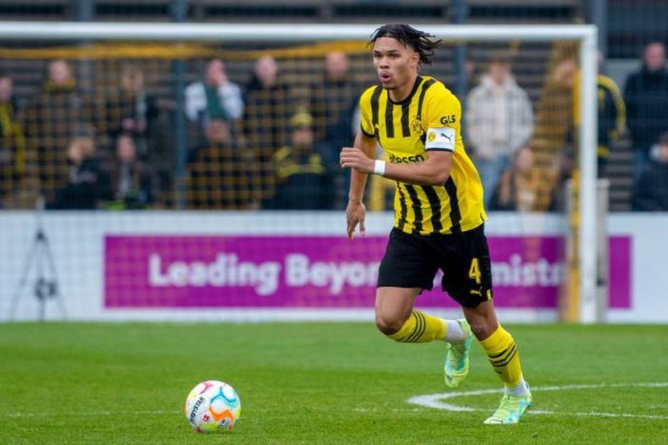 Eintracht Frankfurt Segera Amankan Tanda Tangan Kapten Tim Muda Dortmund Ini