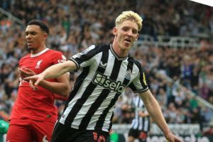 Bermodalkan 10 Pemain, Liverpool Sukses Menang Kontra Newcastle 2-1