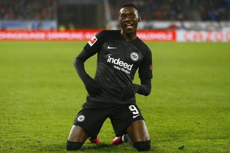Petinggi Eintracht Frankfurt Tegaskan Tak Mau Lepas Kolo Muani