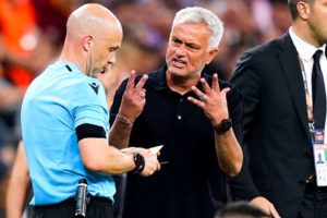 AS Roma Dilibas Inter Milan, Mourinho: Wasit Berat Sebelah