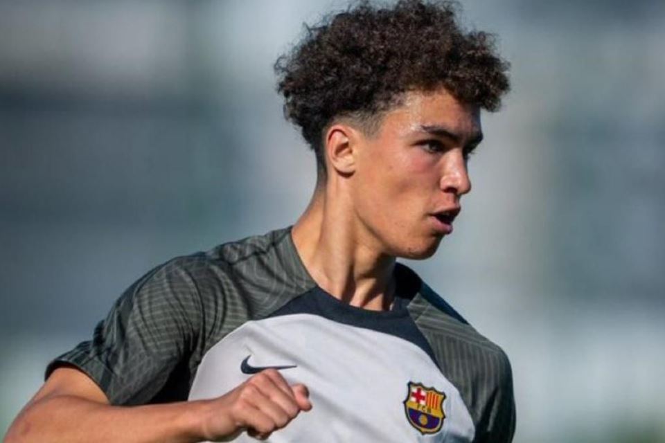 Berlatih di Tim Utama, Wonderkid Barcelona Siap Dipromosikan?
