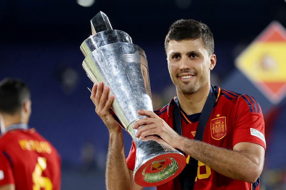 Tak Punya Nama Besar Seperti Messi, Rodri Realistis Soal Ballon D'Or ...