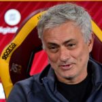 23 Tahun Melatih Cuma 2 Trofi, Mourinho: Sarri Anggap Semua Laga Adalah Persahabatan