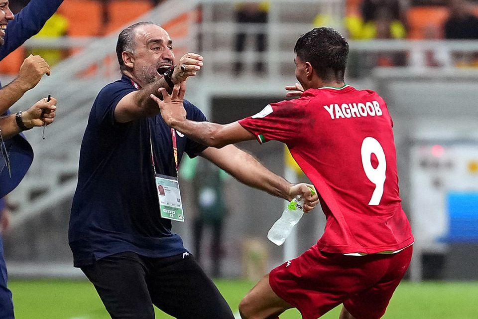 Kena Comeback, Pelatih Brasil: Iran Manfaatkan Dukungan Suporter Indonesia!