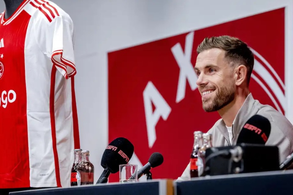 Henderson Harus Tunggu hingga Fabruari untuk Debut dengan Ajax