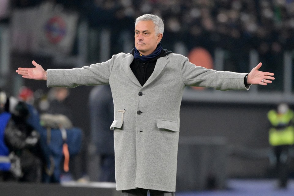 AS Roma Bidik Antonio Conte sebagai Suksesor Jose Mourinho