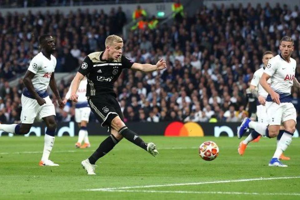 Analisa Vigo: Armin van Buuren dan Kisah Magis Ajax Amsterdam di Liga Champions 2018