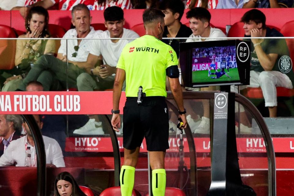 Di Tengah Kontroversi VAR, Federasi Sepakbola Spanyol Beri Dukungan ke Wasit