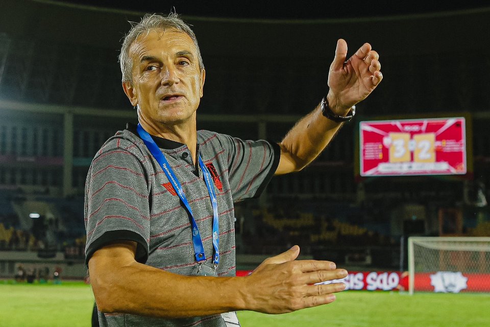 Sumbang Kemenangan pada Laga Debutnya, Milomir Seslija Bangga