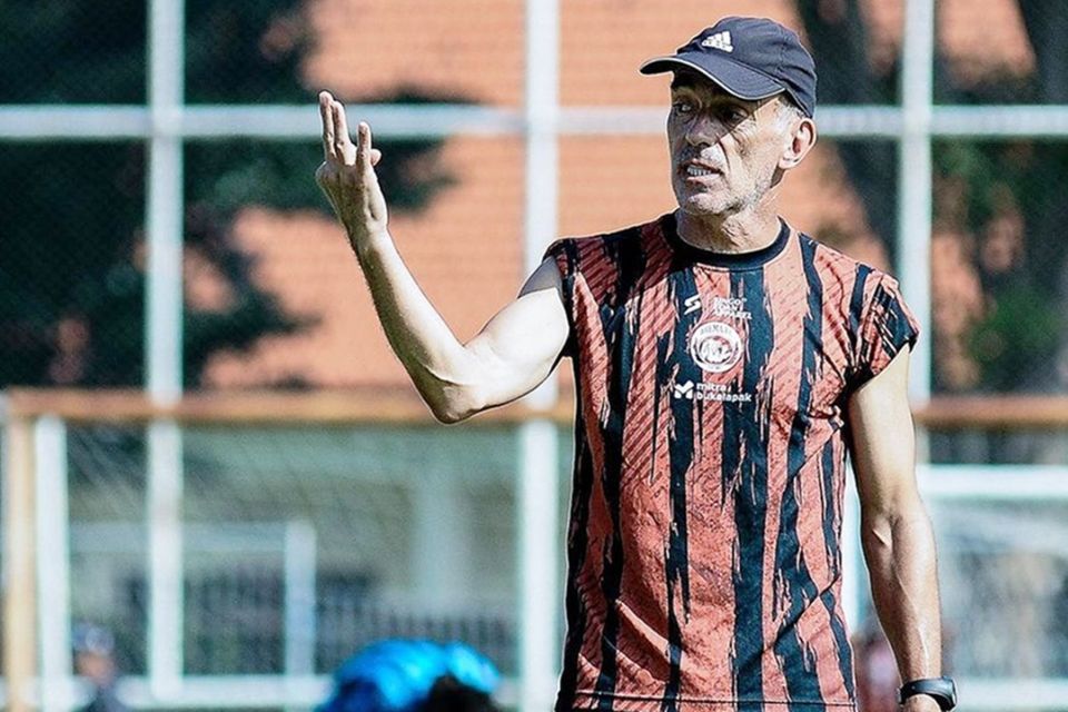 Arema FC Resmi Pecat Pelatihnya Fernando Valente