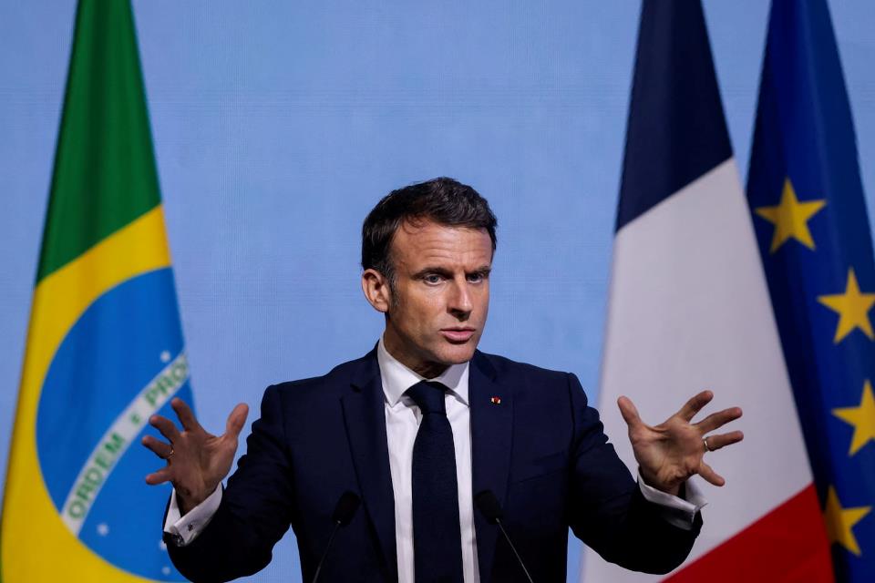 Presiden Prancis Minta Rekannya Beli Hak Siar Ligue 1