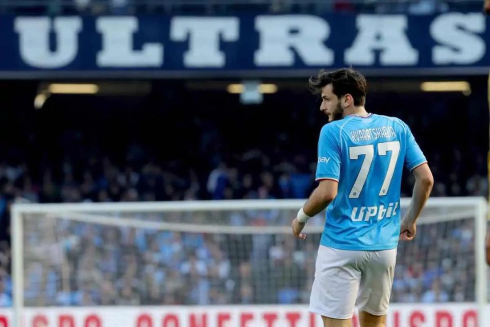 Napoli Tolak Tawaran 100 Juta Euro dari PSG untuk Kvaratskhelia