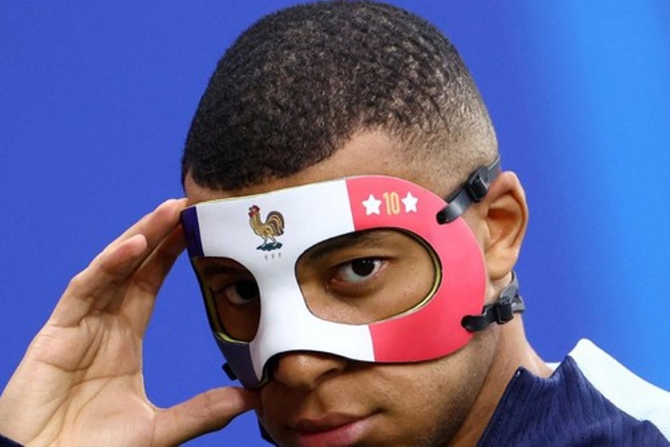 Mbappe Topeng Perancis