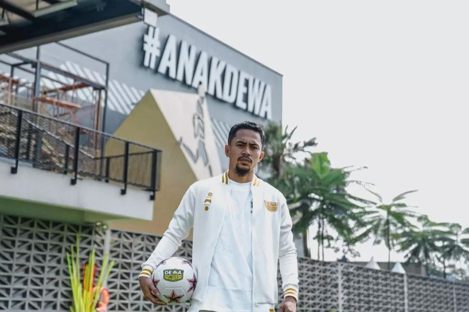 Dewa United Resmi Rekrut Kapten Persebaya Surabaya Reva Adi Utama