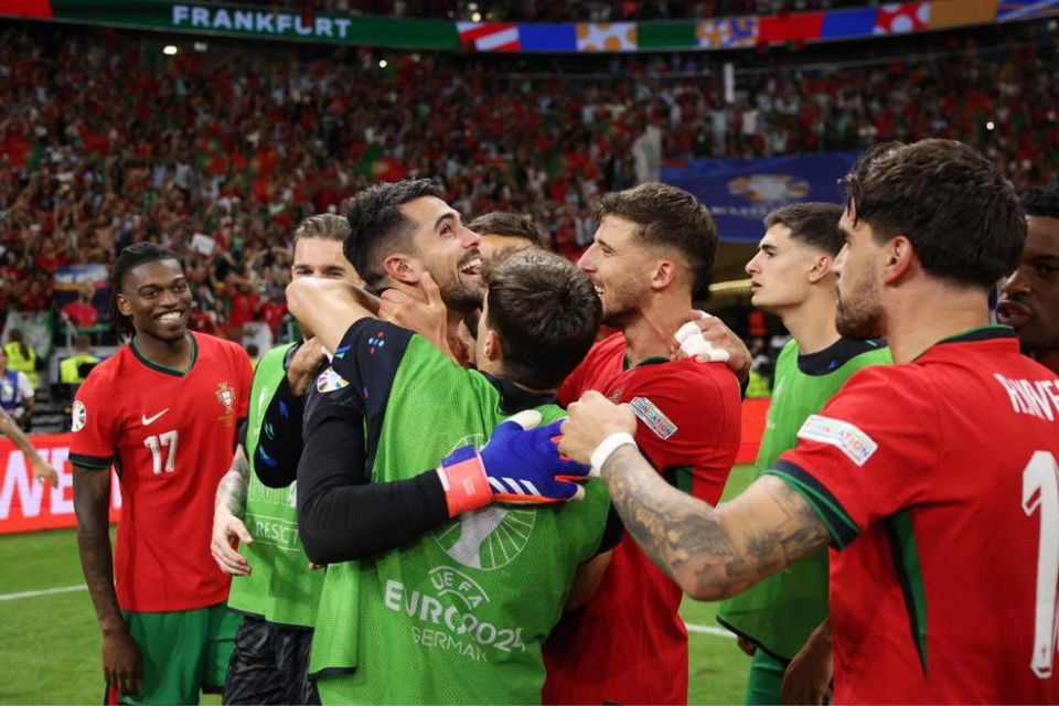 Gagalkan Tiga Penalti Slovenia, Diogo Costa Buat Sejarah di Euro 2024