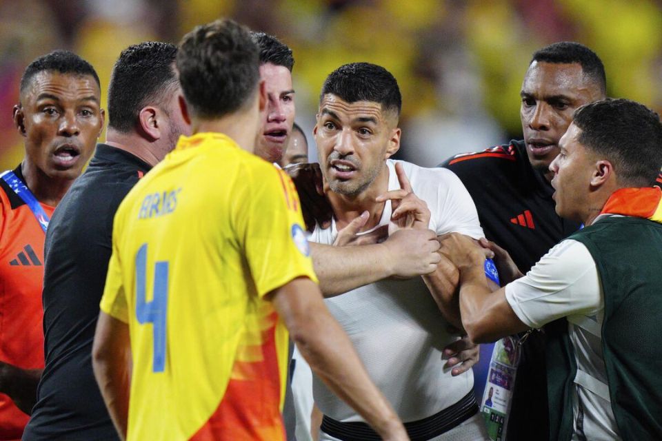 Pemain Uruguay Ribut dengan Suporter Kolombia, Gimenez Berikan Pembelaan