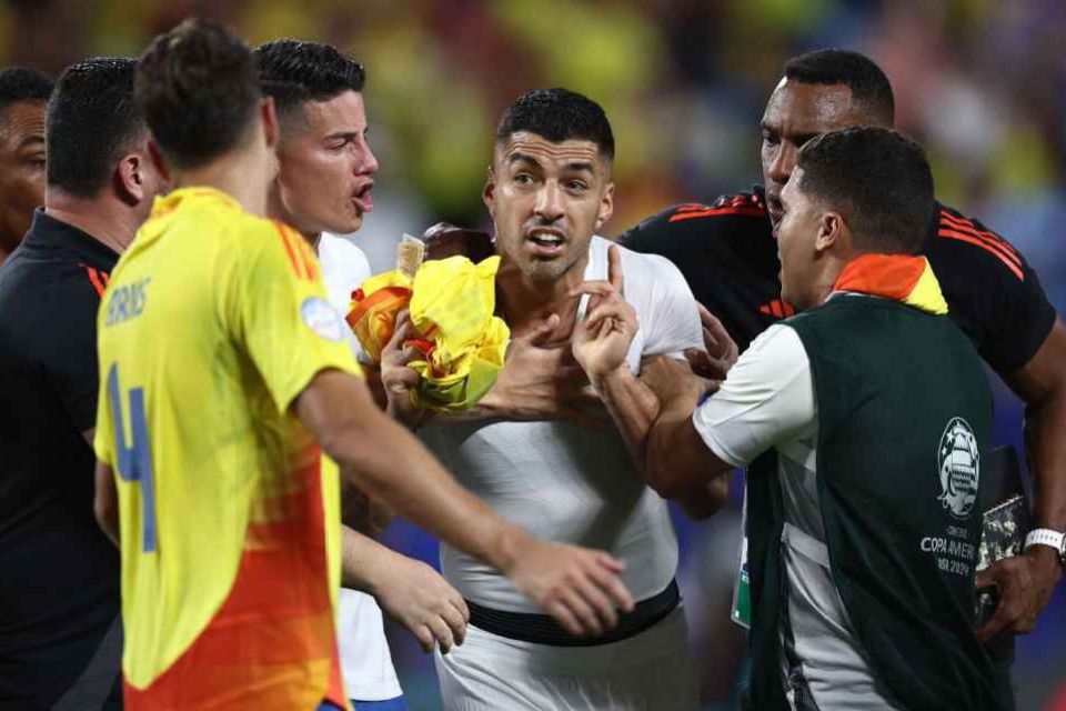 Kritik Selebrasi Pemain Kolombia, Luis Suarez: Kampungan!