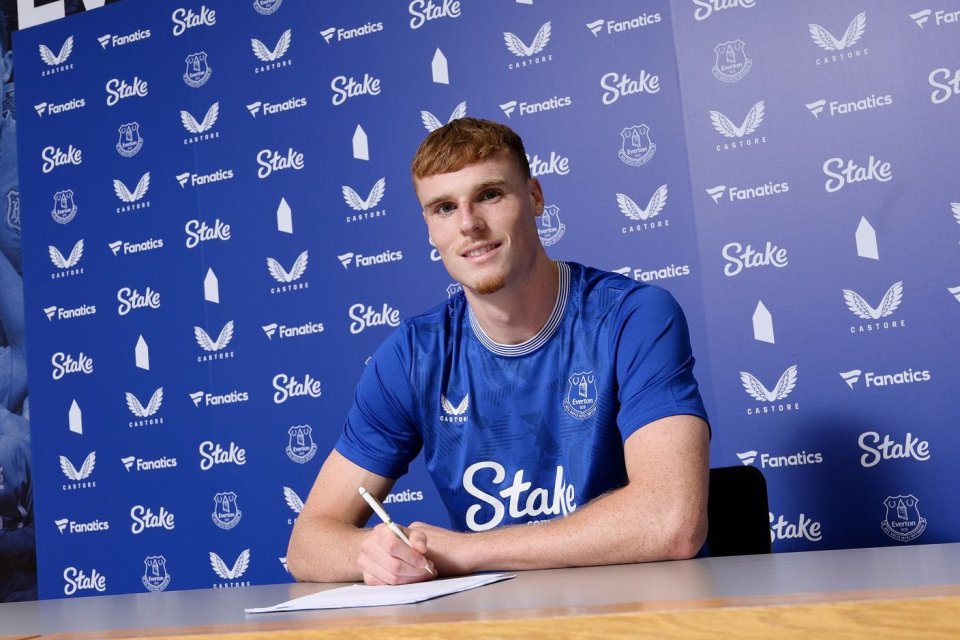Everton Resmi Amankan Bek Potensial Lyon