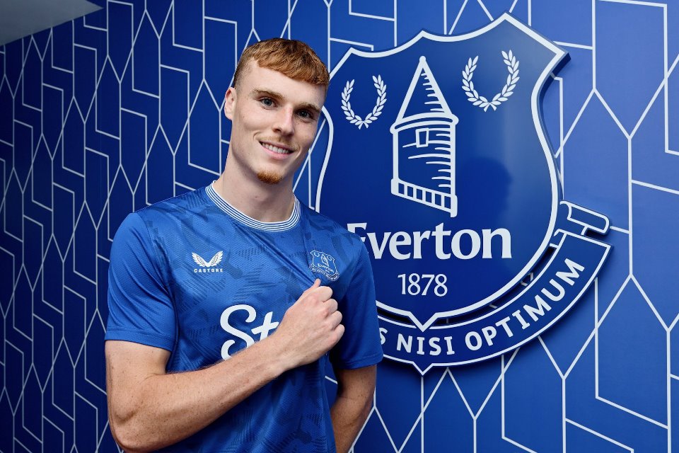 Everton Resmi Amankan Bek Potensial Lyon