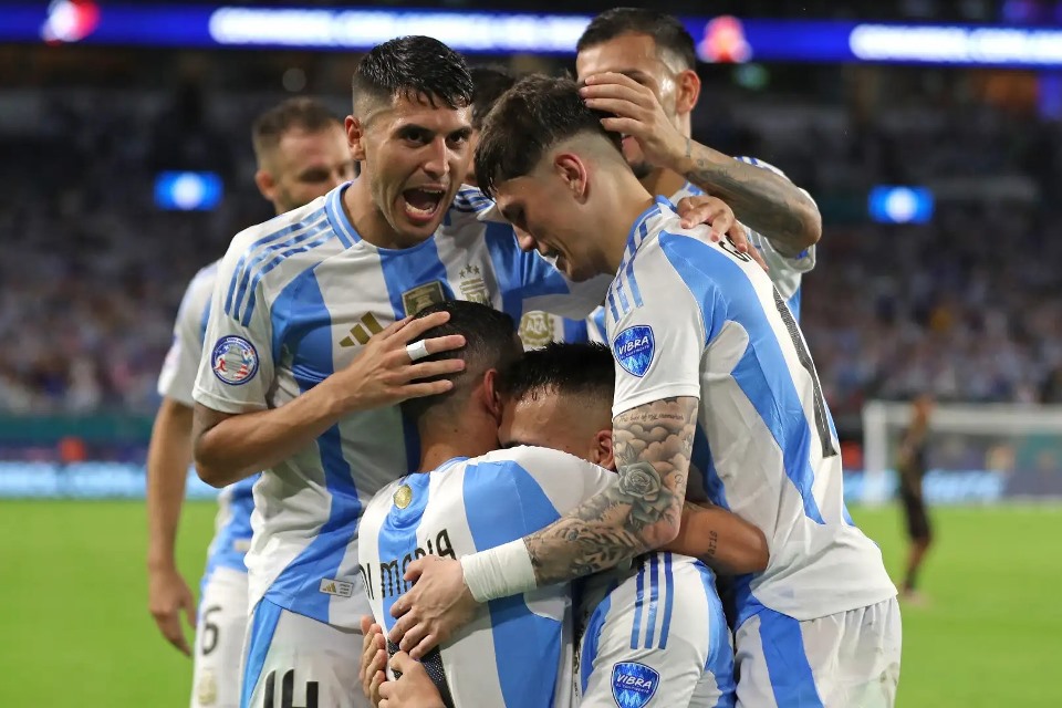 Diperkuat Alvarez, Messi dan Fernandes Absen dari Tim Olimpiade Argentina