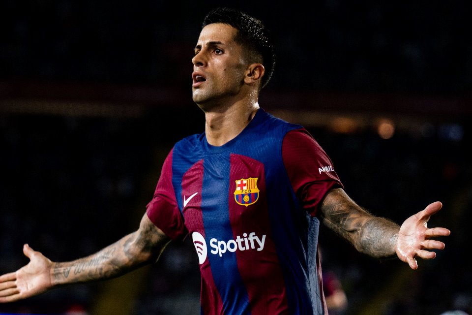 Barcelona Waspada, City Temukan Tim yang Meminati Cancelo