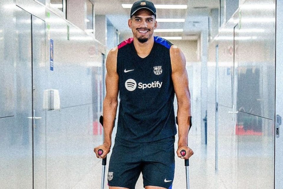 Barcelona Belum Daftarkan Araujo ke LaLiga, Ada Apa?