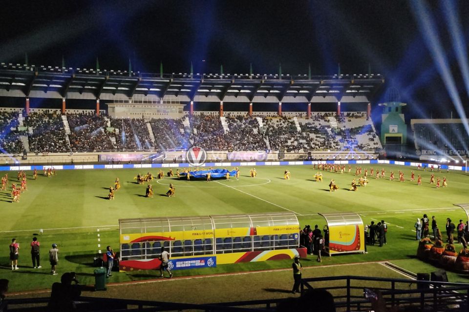 Debut VAR di Liga 1, Pelatih Persib Sindir Kualitas Wasit Zaman Dahulu