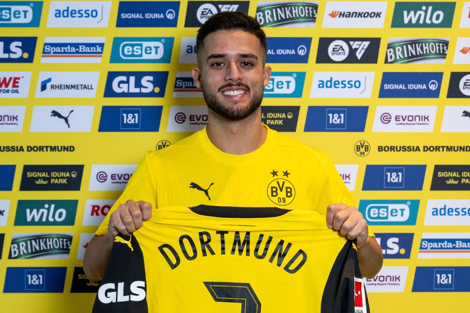 Resmi! Setelah Girona, Giliran Dortmund yang Pinjam Bek Brasil Milik Man City Ini