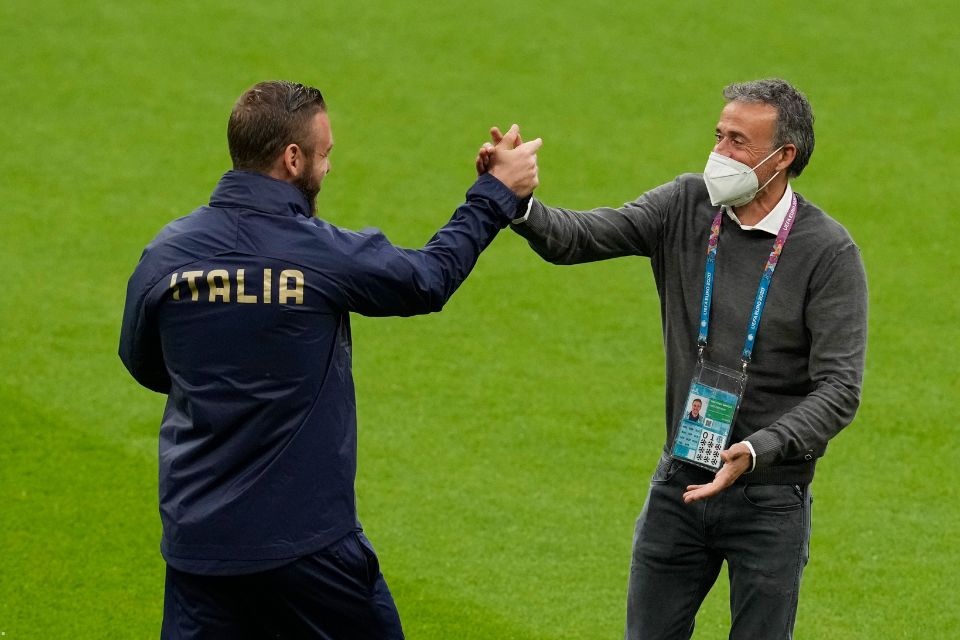 Luis Enrique Berikan Dukungan untuk De Rossi