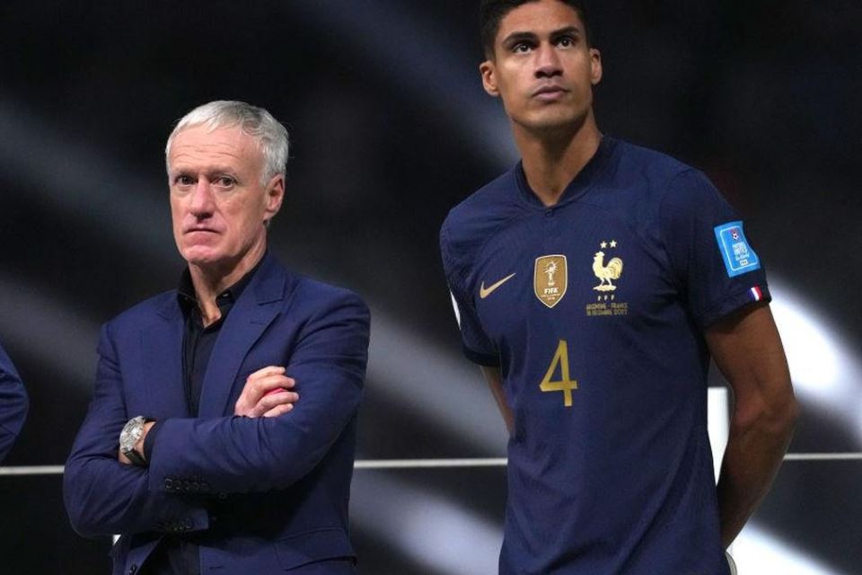 Varane Pensiun, Deschamp: Ia Akan Dikenang Sebagai Profesional yang Baik