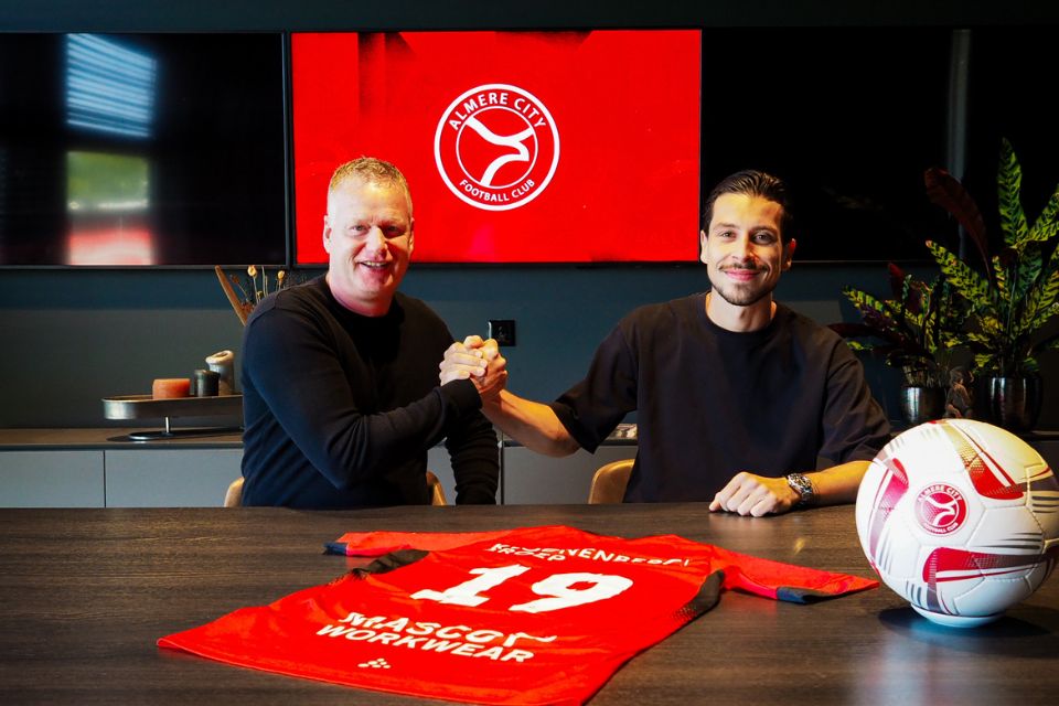 Resmi ke Almere City, Thom Haye: Saya Pilih Tim Ini Dengan Kepala dan Hati Saya!