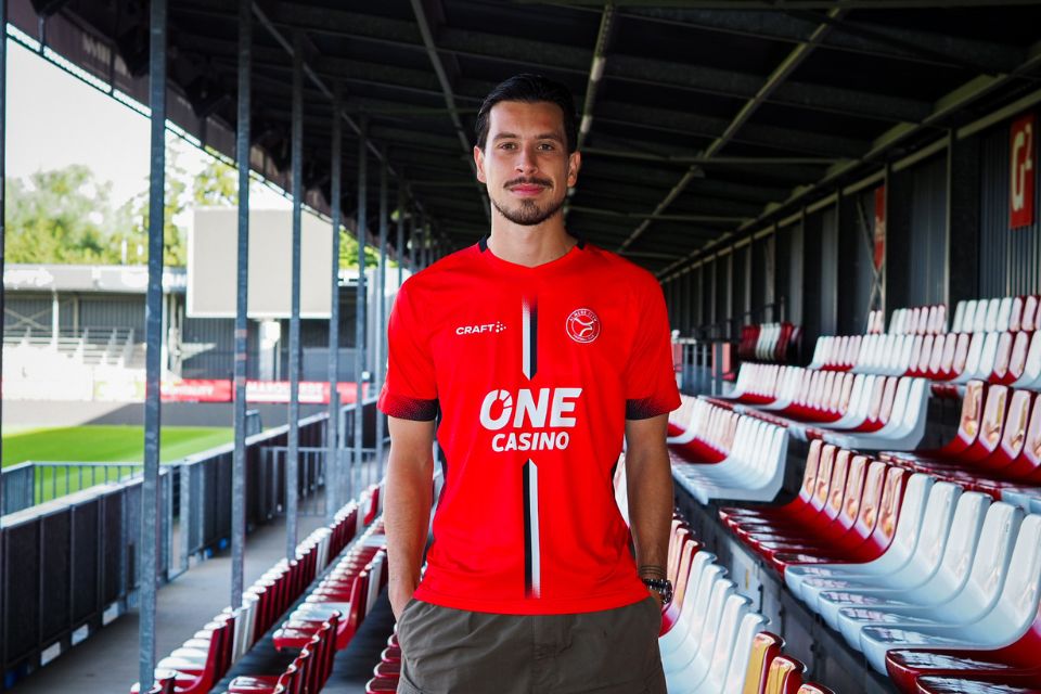 Resmi ke Almere City, Thom Haye: Saya Pilih Tim Ini Dengan Kepala dan Hati Saya!