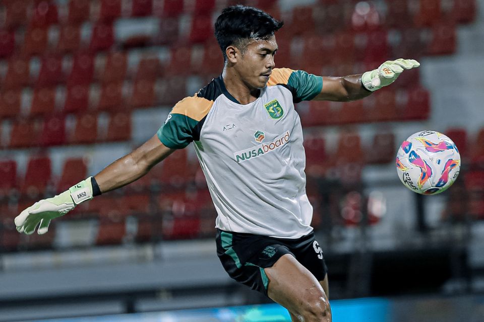 Tanpa Ernando Ari, Persebaya Tetap Kokoh Dengan Kiper Pelapisnya