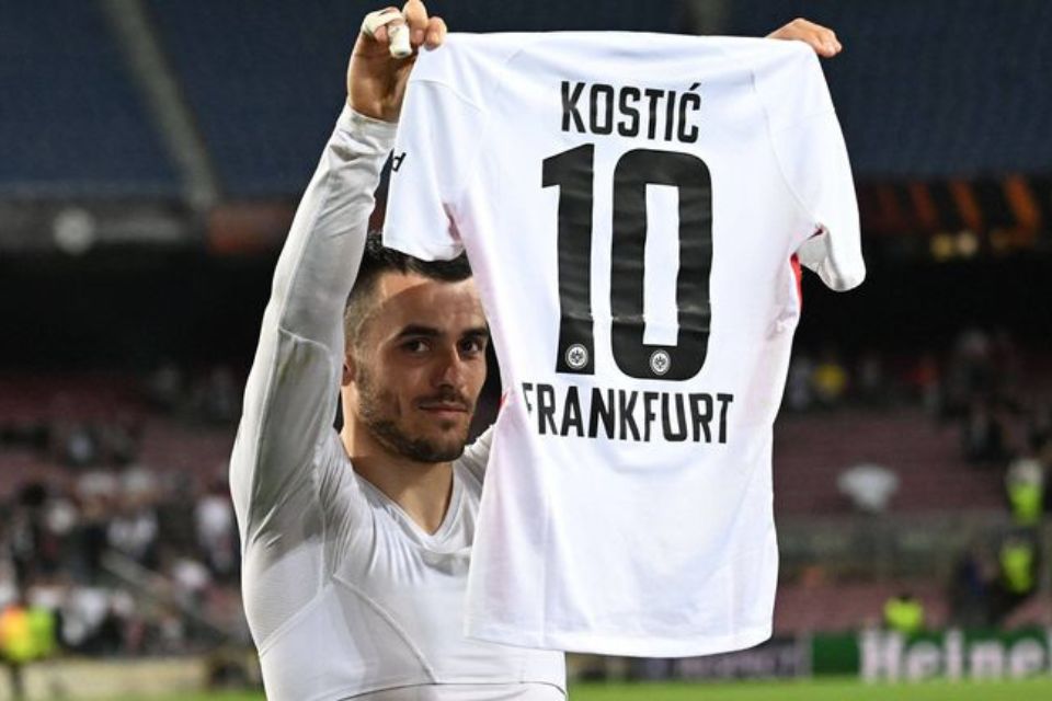 Eintracht Frankfurt Ogah Beri Nomor 10 ke Sembarang Pemain, Kenapa?