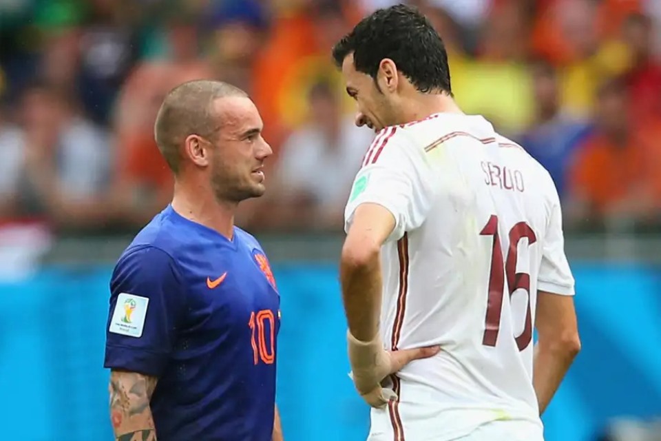 Sneijder Masih Sebal dengan Tingkah Cengeng Sergio Busquets Ketika Masih di Barcelona