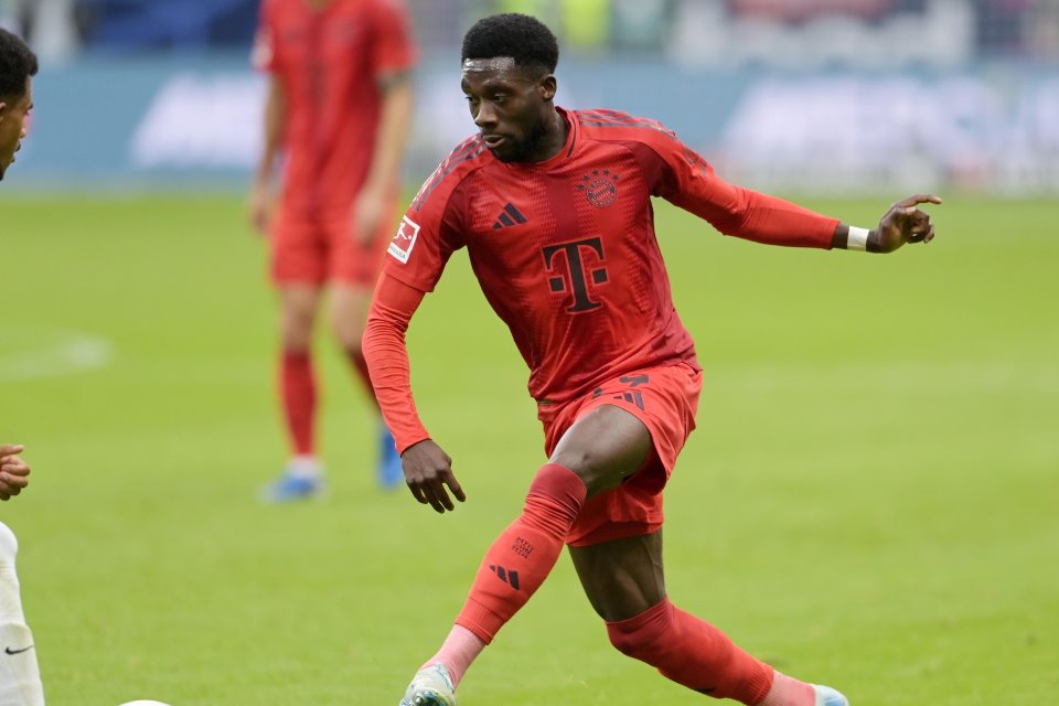 United Siap Saingi Real Madrid dalam Perburuan Alphonso Davies