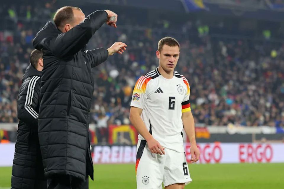 Sempat Buat Khawatir Suporter, Kimmich Pastikan Cederanya Tak Serius